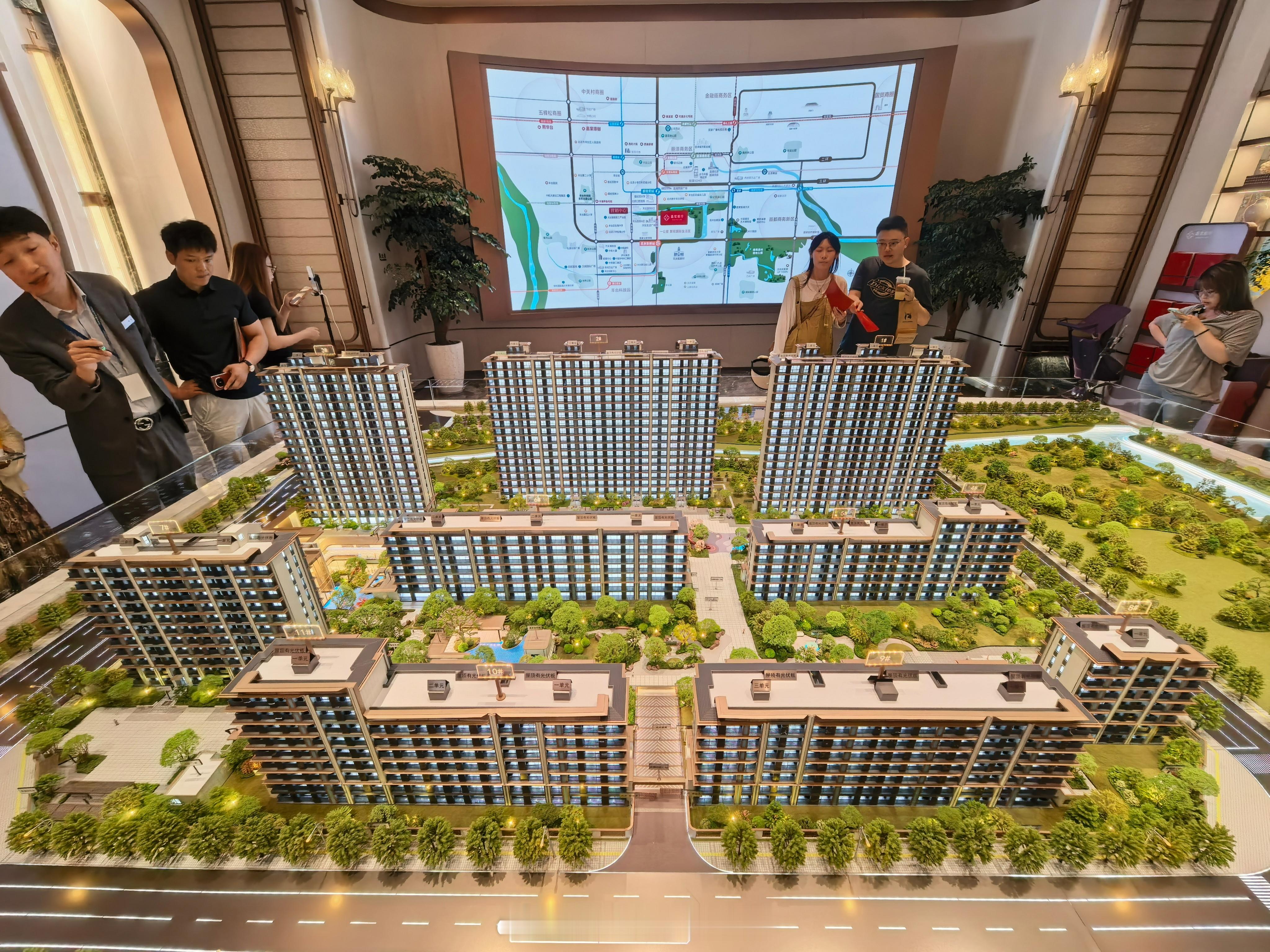 嘉棠雅序，据说这个位于丰台区花乡板块的新楼盘很火爆，来凑个热闹，看看咋回事。 