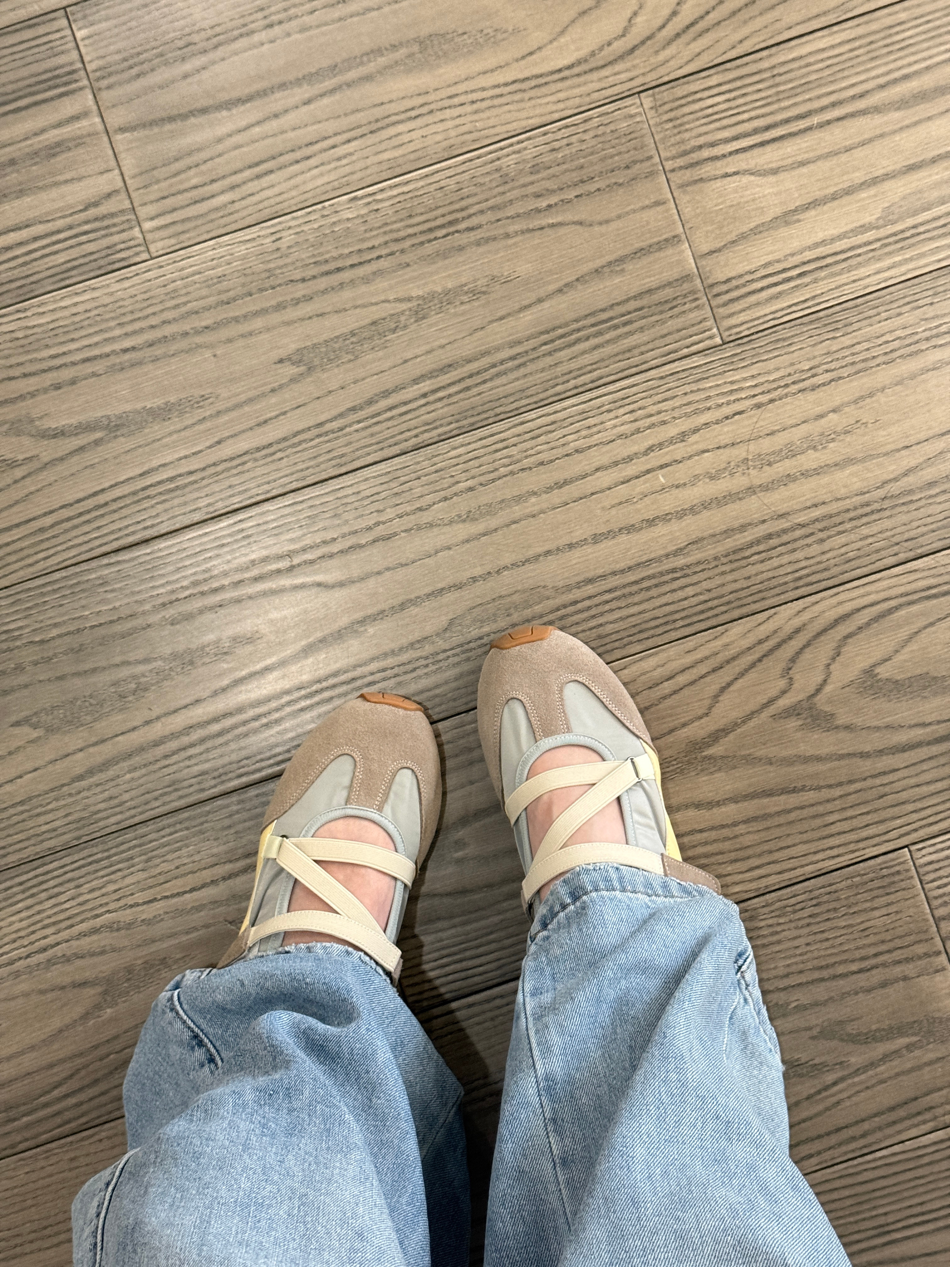 这双鞋是怪叔黍家的超级无敌好穿且百搭 编辑记录里小tay旁边有优惠券可以领！ 