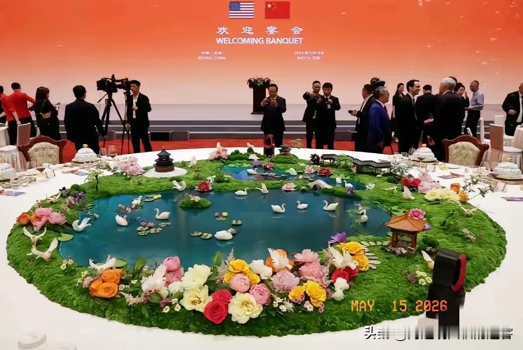 晚宴最大的“明星”，不是世界首富马斯克，也不是全球股王“英伟达”的掌舵人黄仁勋，