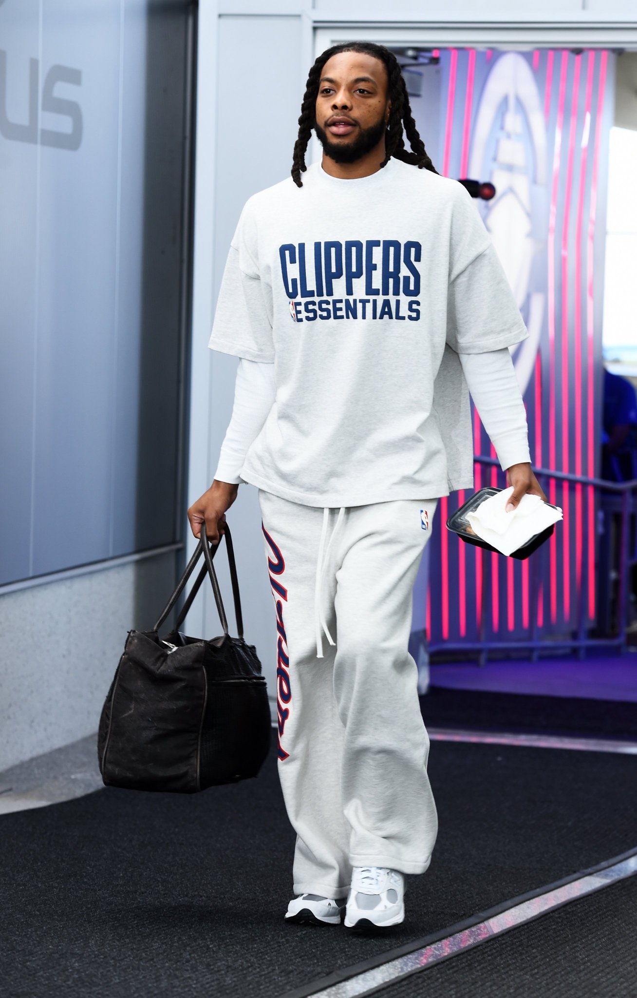 本周成为球星复出周，今天除了加兰会完成快船首秀，字母也在缺席5周后复出，另外特雷