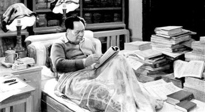 毛主席这辈子读了多少书？
非常多！
光他去世后留下的藏书，就整整九万六千多册。