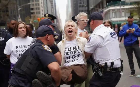 美国的大门已经关上了，穷人免进，富豪刷卡进，再想占美国的便宜是不行了。
 
20