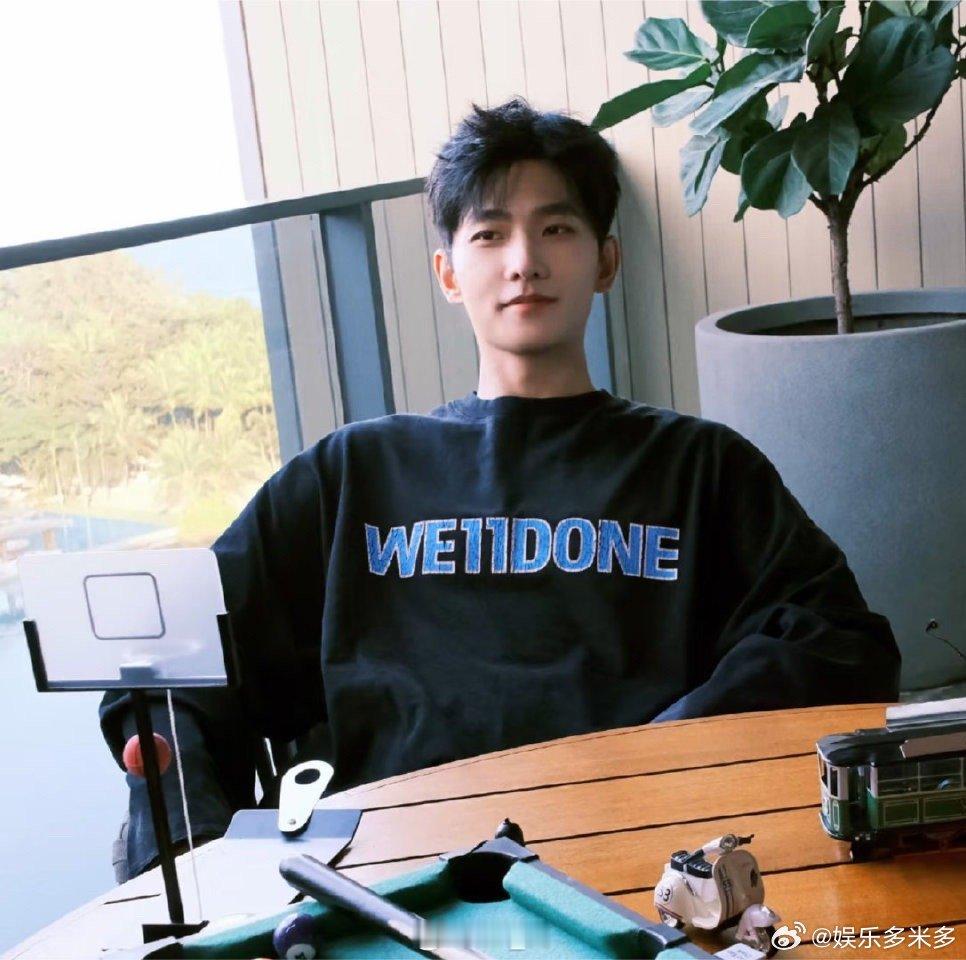 杨洋 美术课本里最有说服力的脸 美术课本里的杨洋太绝！人教版七年级上册第三课配图