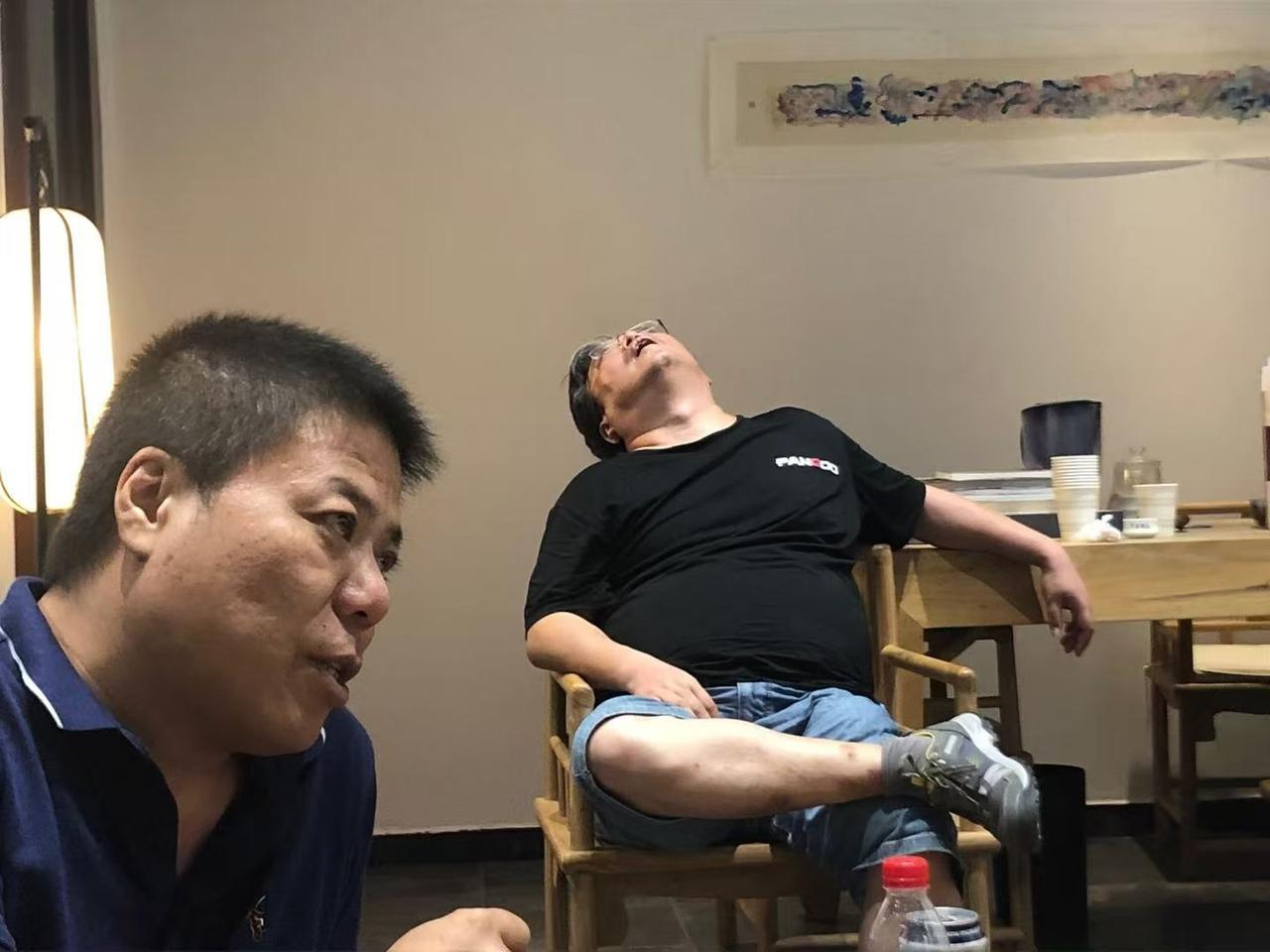 晨读，几点无用小收获：
1，​坦腹东床，床不是卧榻，而是类似今天的马扎，汉称胡床