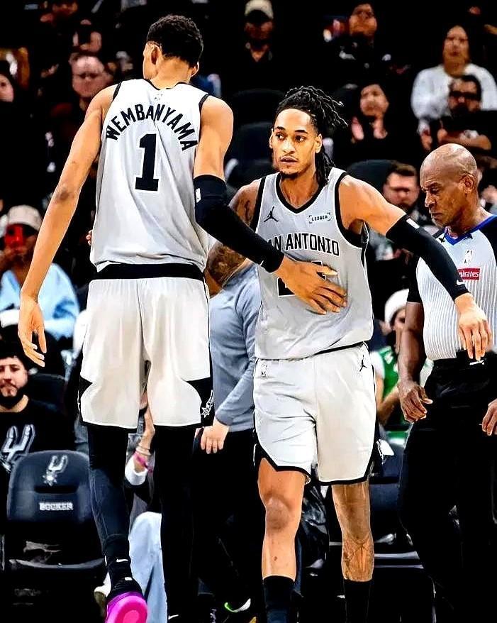 谁还说马刺在重建？他们都快把卫冕冠军雷霆打懵了。

马刺本赛季已经对雷霆三连杀了