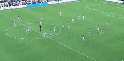 迈阿密这冠军拿得也太悬了。

上半场一领先，主帅马斯切拉诺就让全队往后缩，踢得那