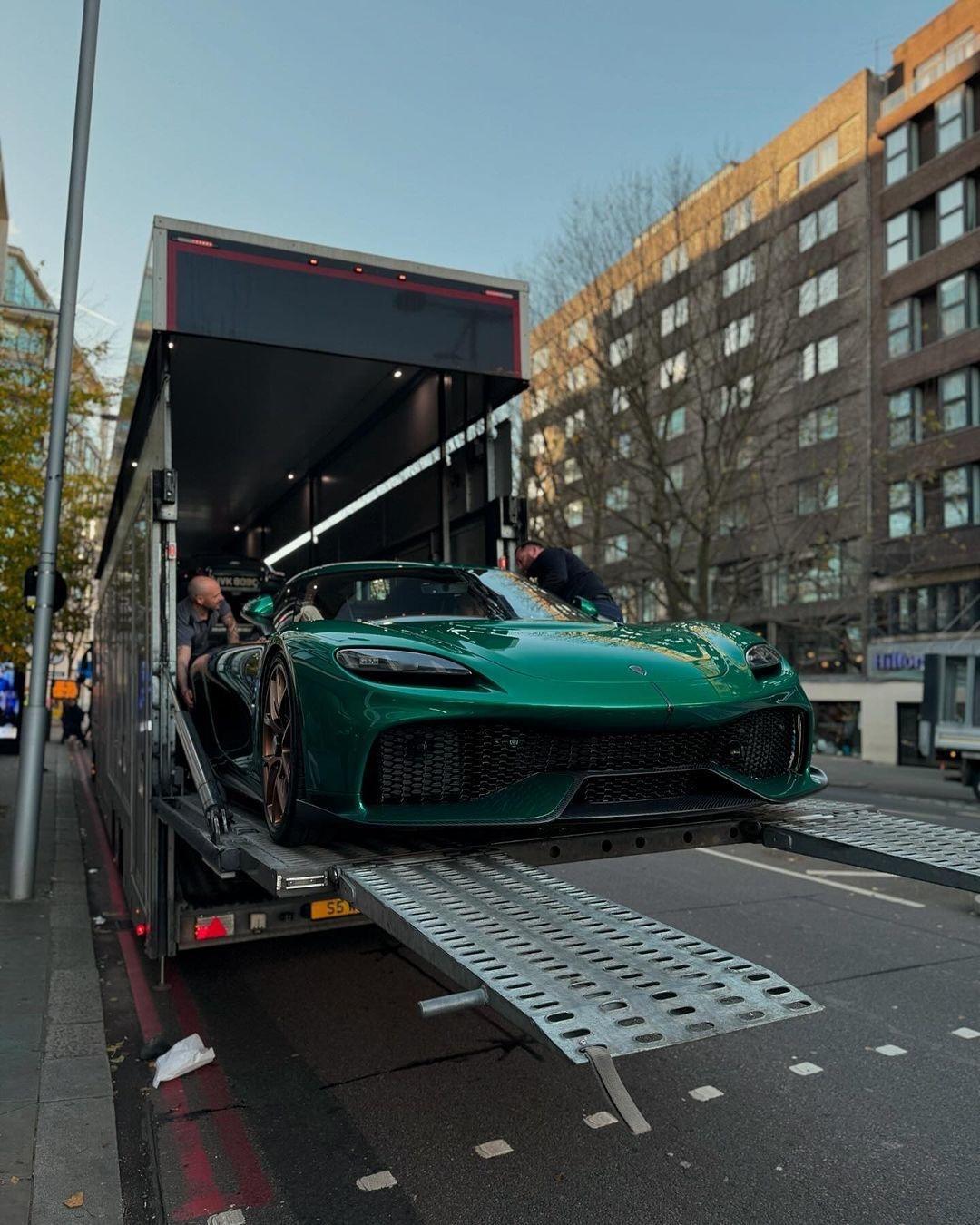 伦敦 Koenigsegg Gemera 4座 