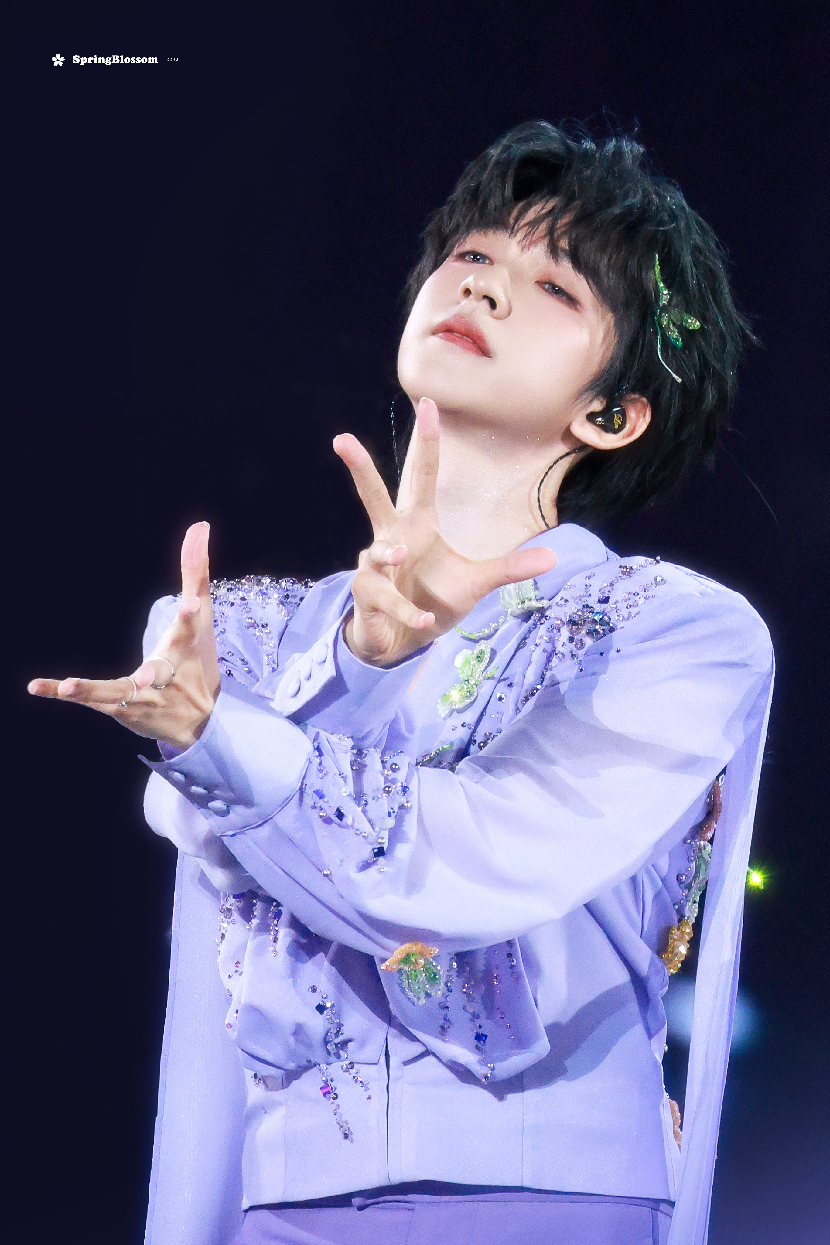 贺峻霖贺峻霖HUAWEI nova代言人💚 贺峻霖五十公里桃花坞6“祝愿大家也