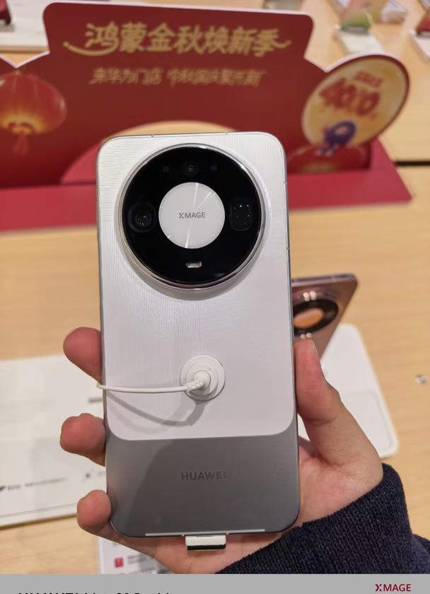 📱Mate90 Pro Max线下真机实拍｜银白双拼质感封神 ▫️外观：上下双