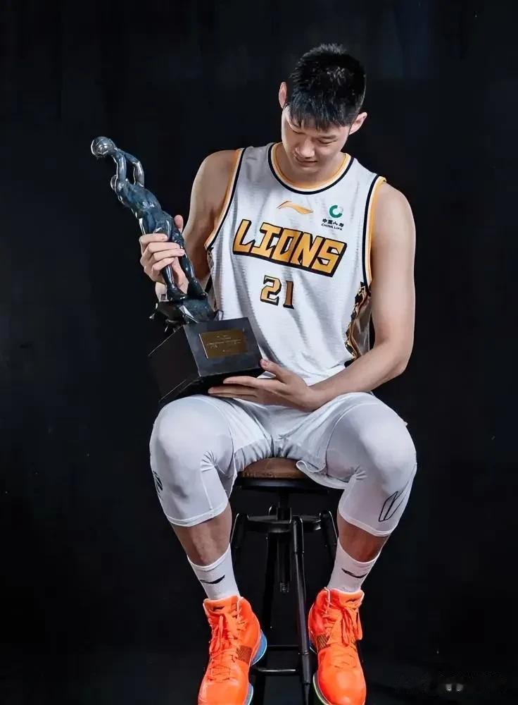 胡金秋10中8，狂砍20分！打脸乔尔杰维奇！老乔，不止王哲林是MVP，胡金秋MV