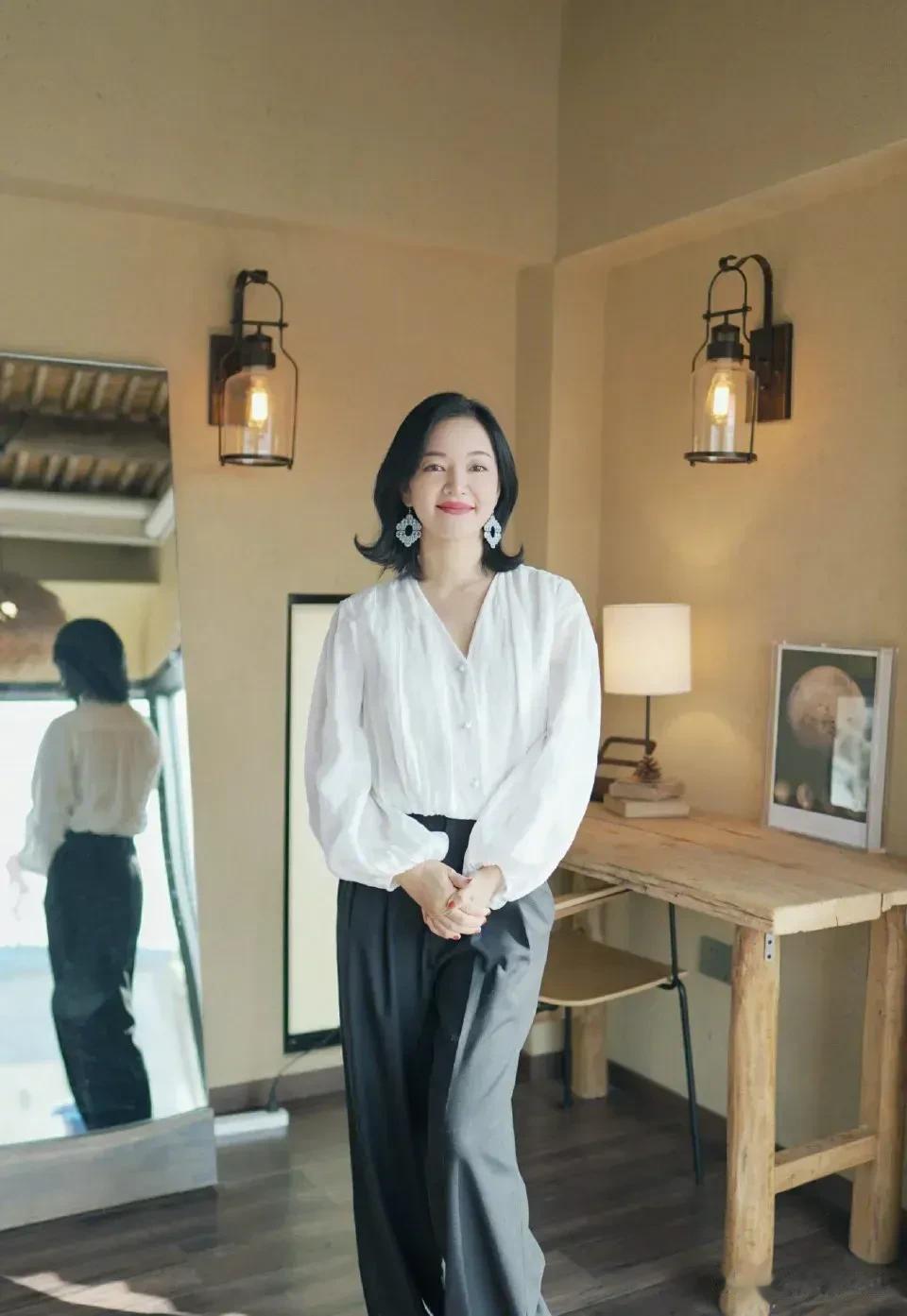 感觉离开大Ｓ和小Ｓ姐妹后，阿雅真是越来越自信大方了，以前阿雅跟大小Ｓ在一起时，感