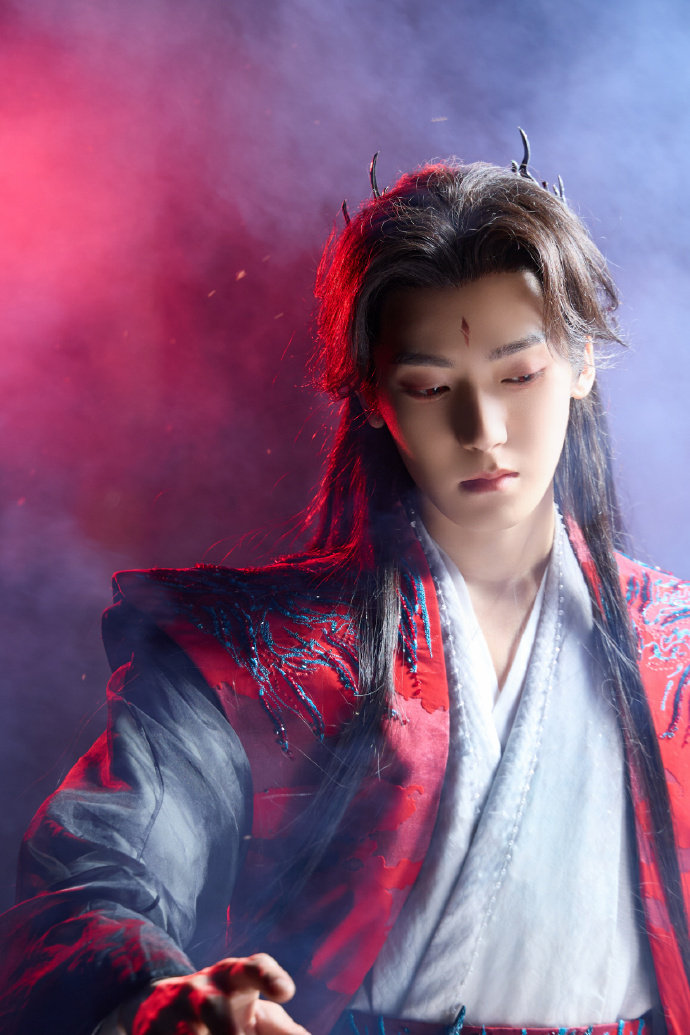 侯明昊到年底忙成啥了 侯明昊两部剧同期播  侯明昊到年底忙成啥了，侯明昊两部剧同