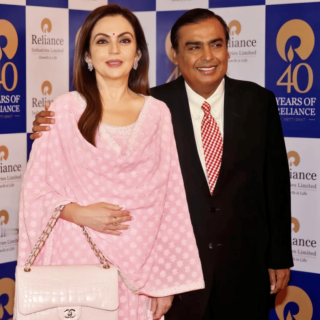 亚洲首富是一个宠妻狂魔。亚洲首富是印度的穆克什·安巴尼，其净资产在2026年初已