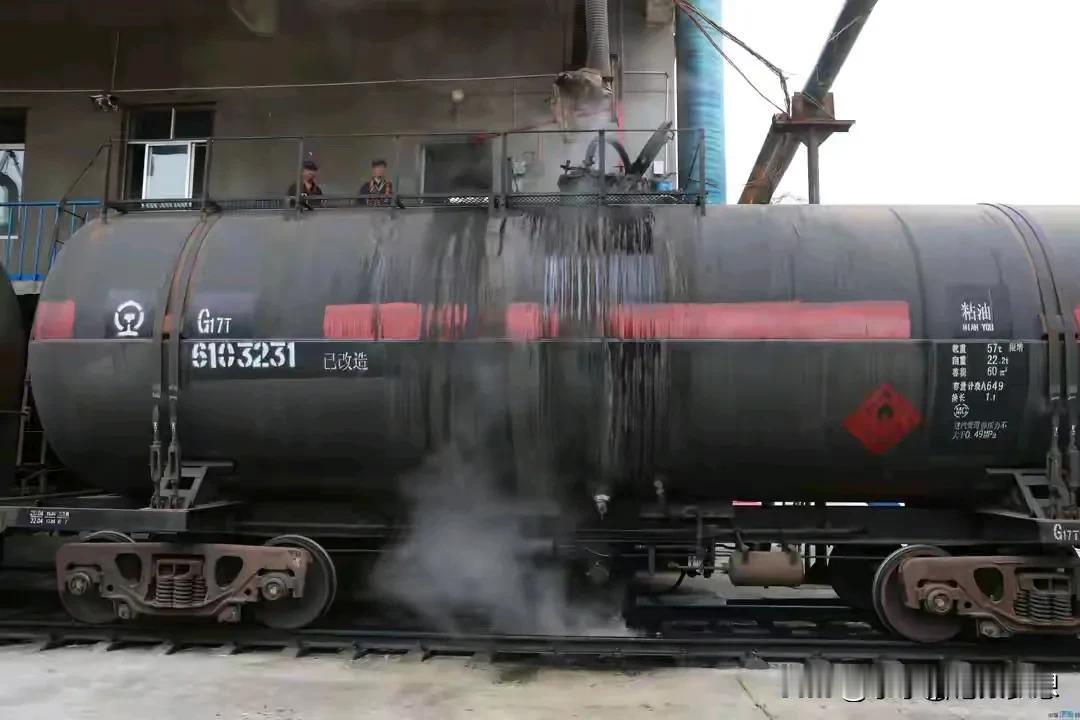 真是悲催啊！童年我喝的是三鹿奶粉，长大我吃的是煤油炒的菜，化工油做的食品，当年的