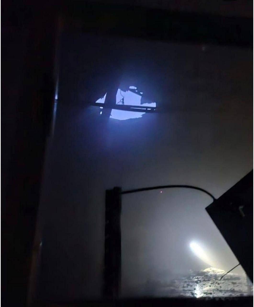 基辅州布罗瓦雷市乌克兰线上电商平台 Rozetka 仓库遭导弹打击后的现场景象前