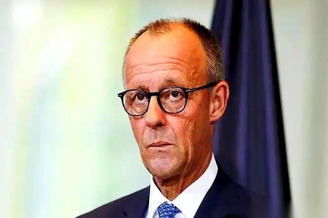 德国人终于不装了，直接把话撂桌上了：泽连斯基啊，求你了，管管你家的年轻人，别再往