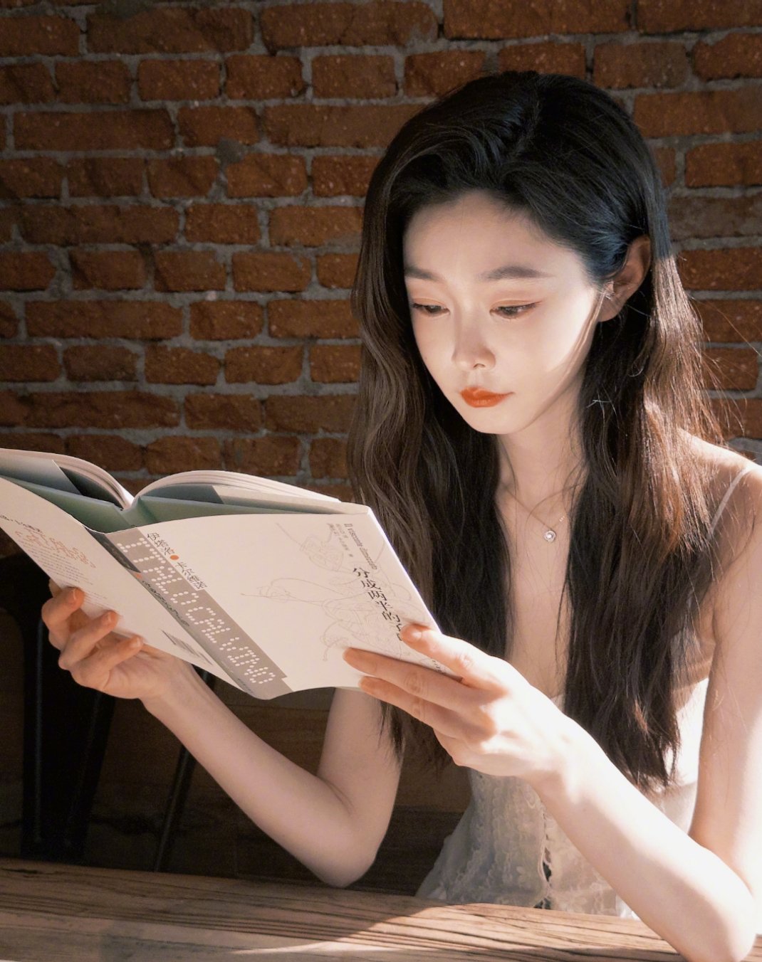 宋轶姐姐好美[期待]美到说不出话形容了[奶牛猫]好漂亮的姐宝~看着姐姐就被治愈[