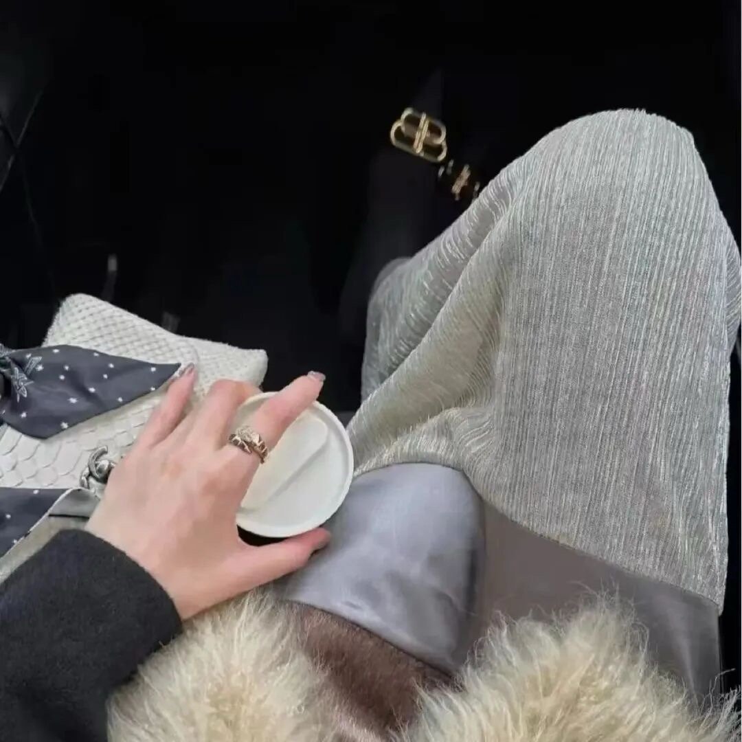 爱的尽头是无能为力  我改变不了你  一直在降低自己的底线去迎合你  换来的却是