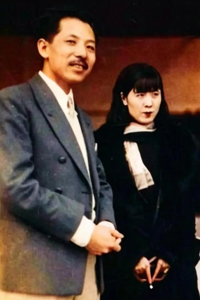 1929年，张学良回到沈阳后，向自己的结发妻子于凤至谈起赵四小姐，说想要把她接到