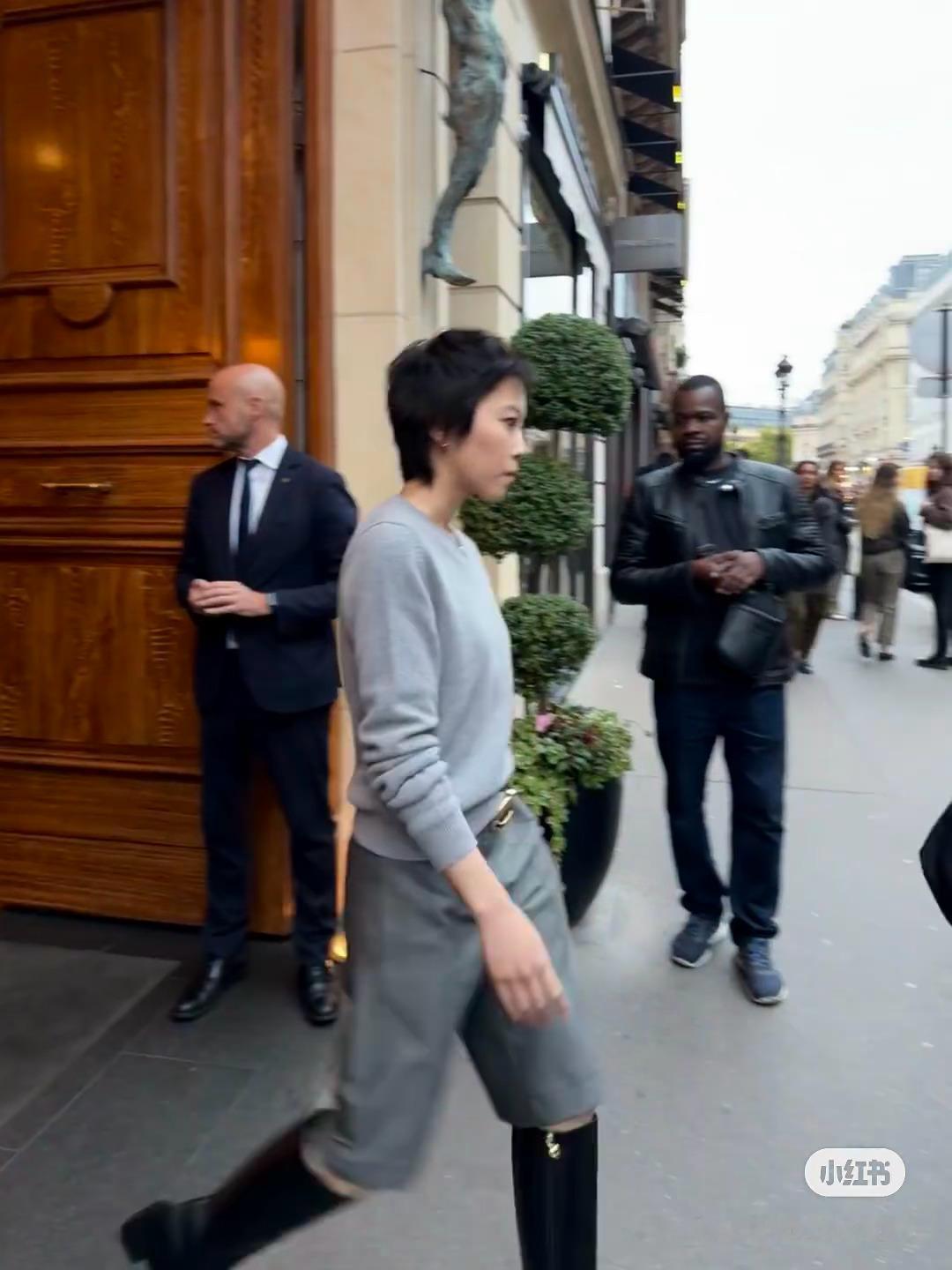 窦靖童出发香奈儿大秀 ​​​
