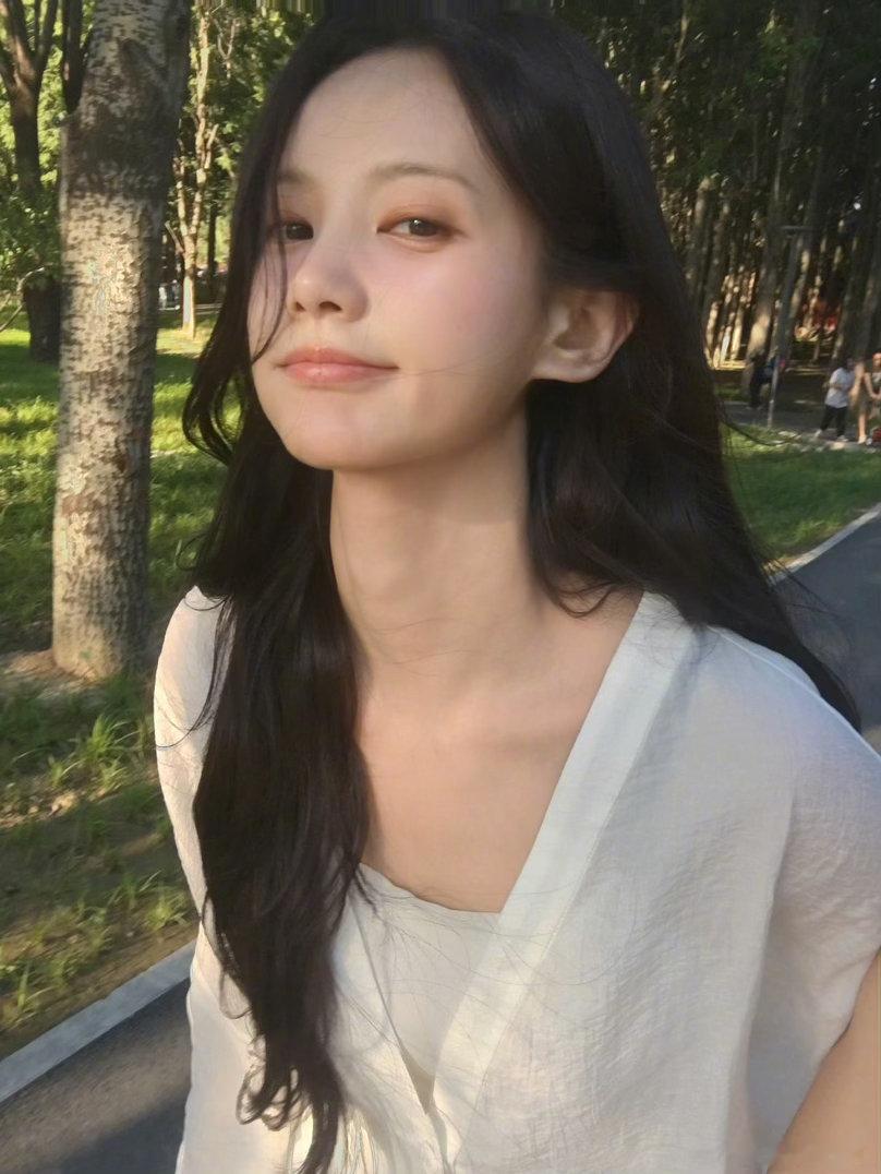 李一桐互联网没有你在乎的人了吗 冲浪达人实锤，网上的热梗全都能接住并且玩出新花样
