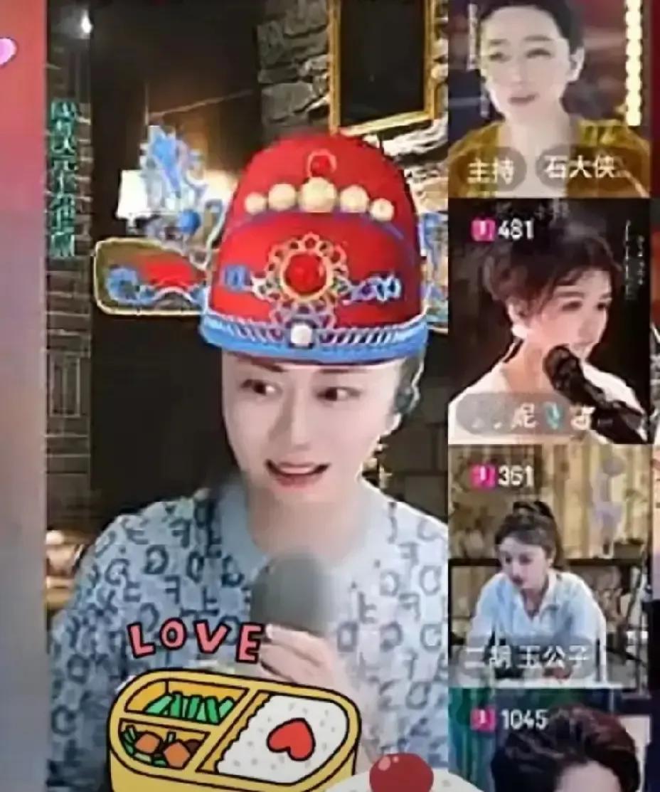 昨晚刷到媛媛的八宫格才艺赛，八个格子像九宫格缺一块，主播排队三分钟内秀绝活。
阵