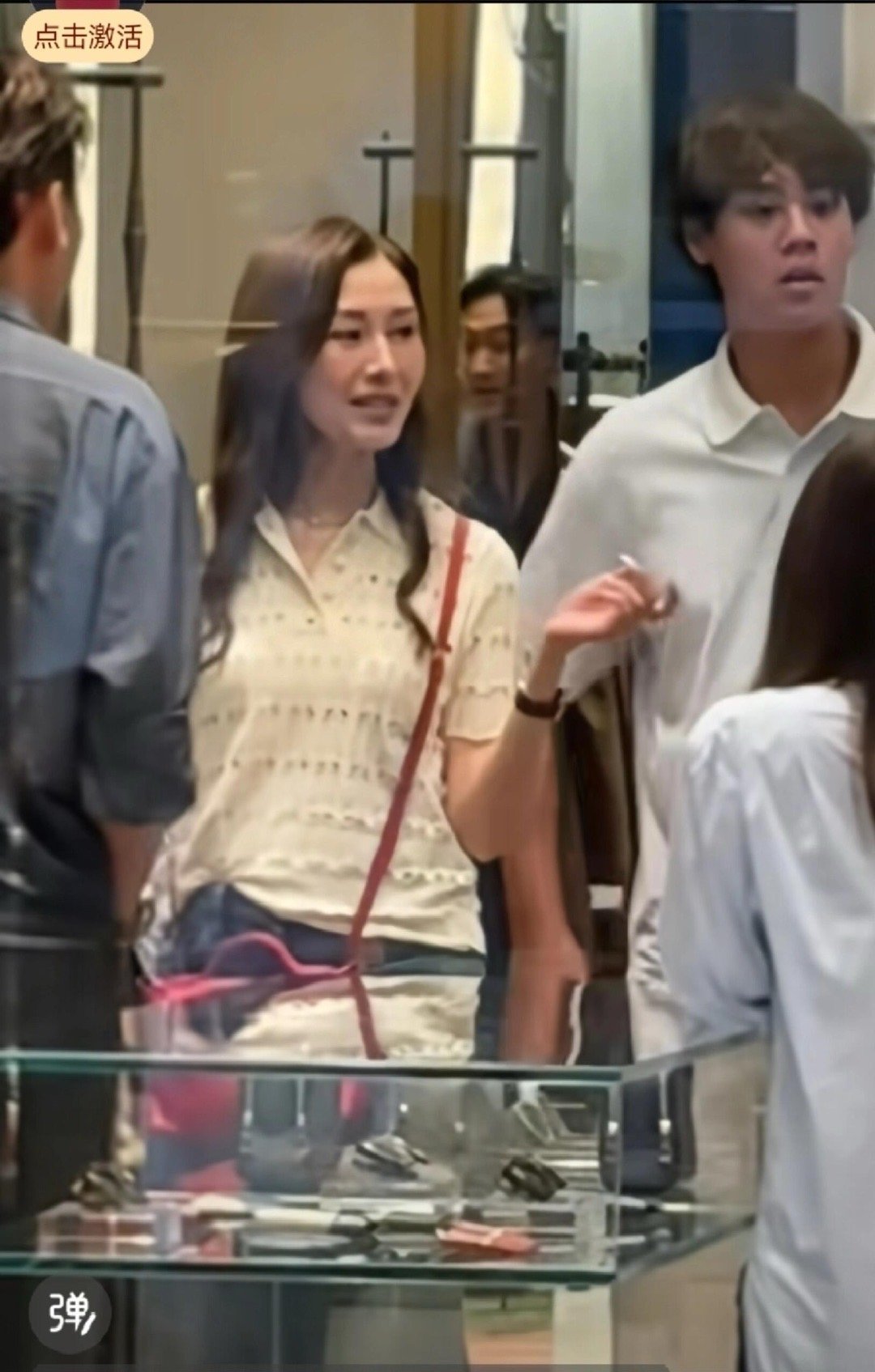 李嘉欣儿子这个长相，还算对得起他那个绝世美人的妈妈 ​​​