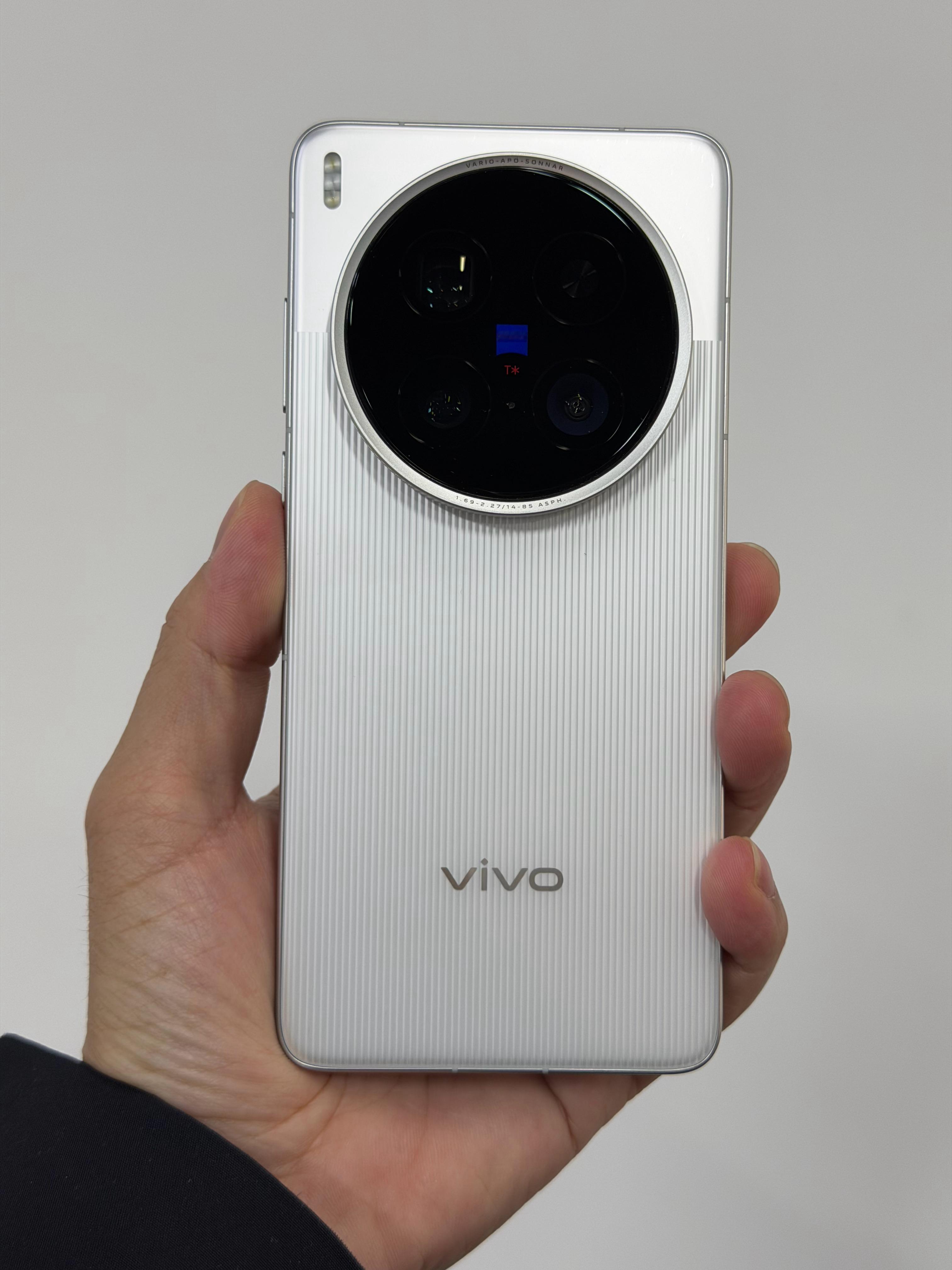 被严重忽略的手机，vivo X200 Ultra，因为它的超广角镜头，和别人的主