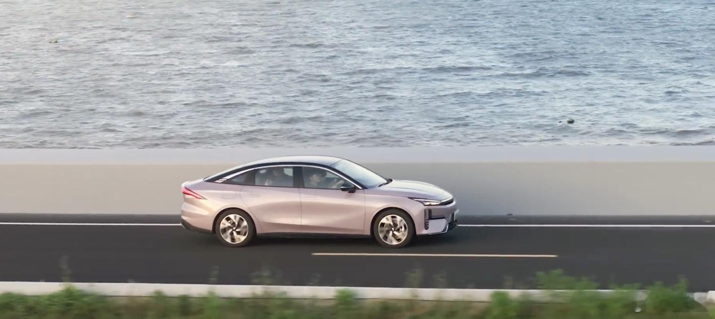 吉利银河 L6 创想版轿车明日上市主打粉色车漆+悬浮车顶我很期待哪个厂商会率先用