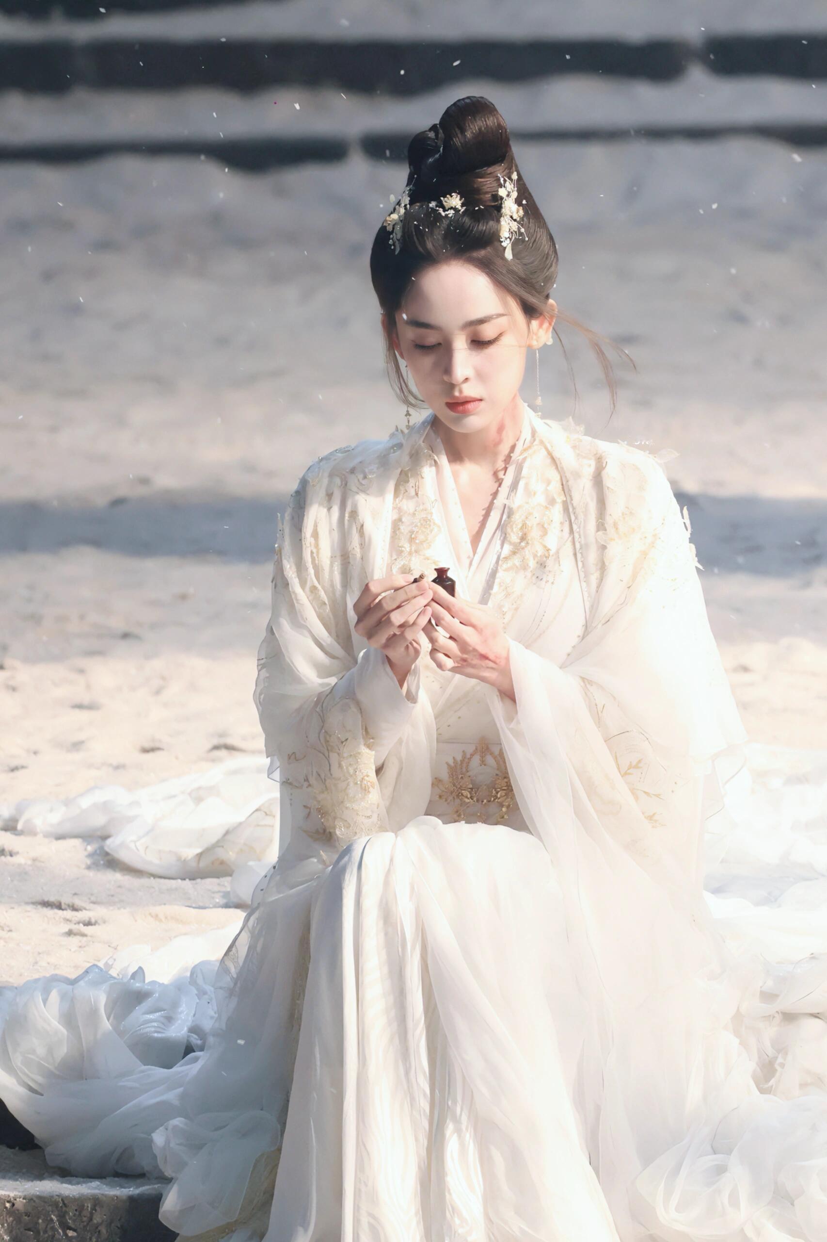 #娜扎丞磊血泪吻镜头#娜扎根本就是清冷破碎感的神啊初代神女也太漂亮了😻今天的《