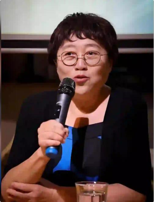 性学专家李银河说：“男人必须明白，你不嫖不赌，觉得自己是个好男人。可在女人眼里，