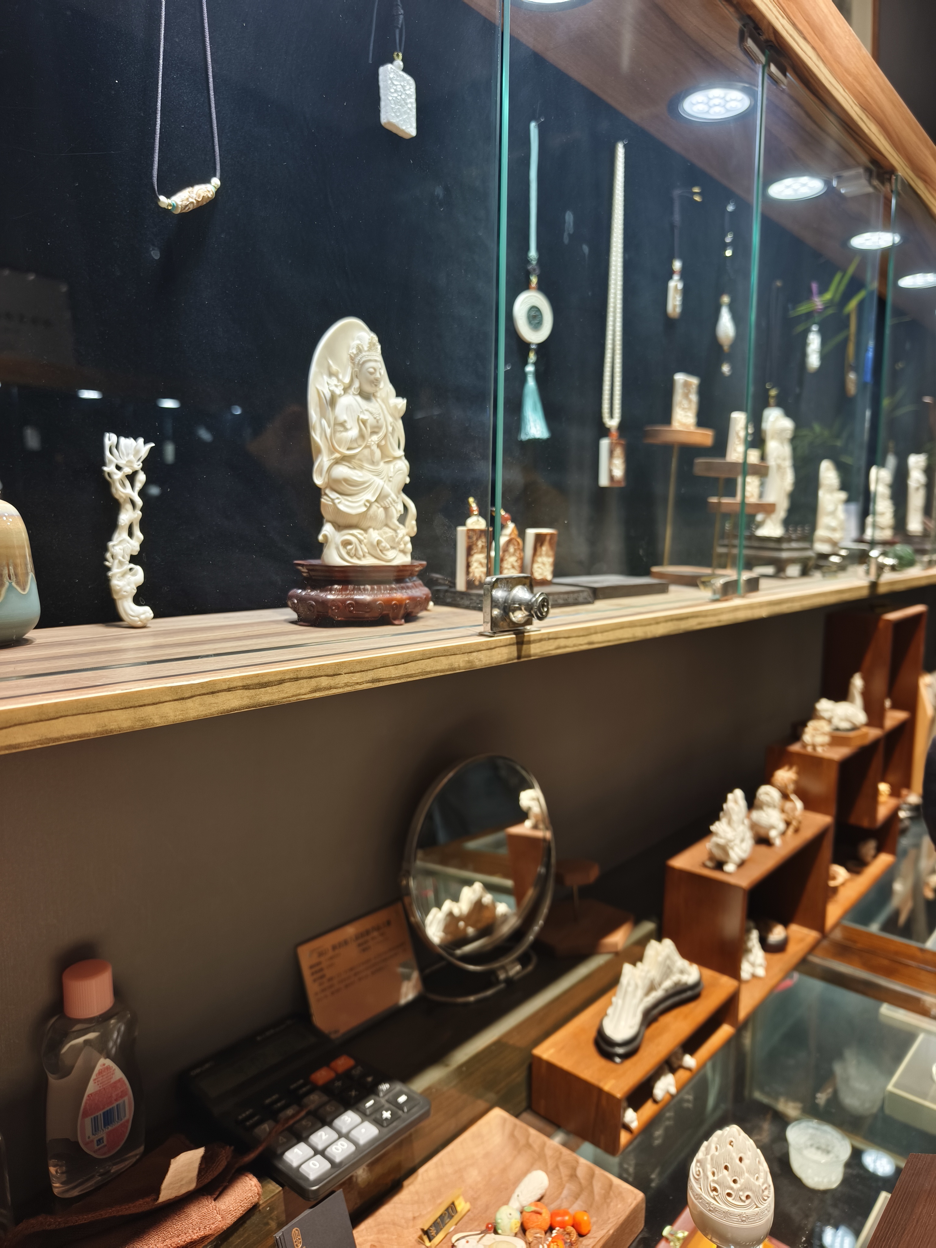 【非遗年味漫游｜灯影雕石间的周秦新春】 春节来宝鸡，把非遗里的年意一次逛够！沉浸