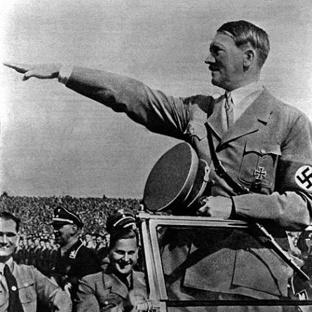 希特勒的反犹太人主张，是出于他本身对犹太人的歧视还是出于战争需要？

其实答案很