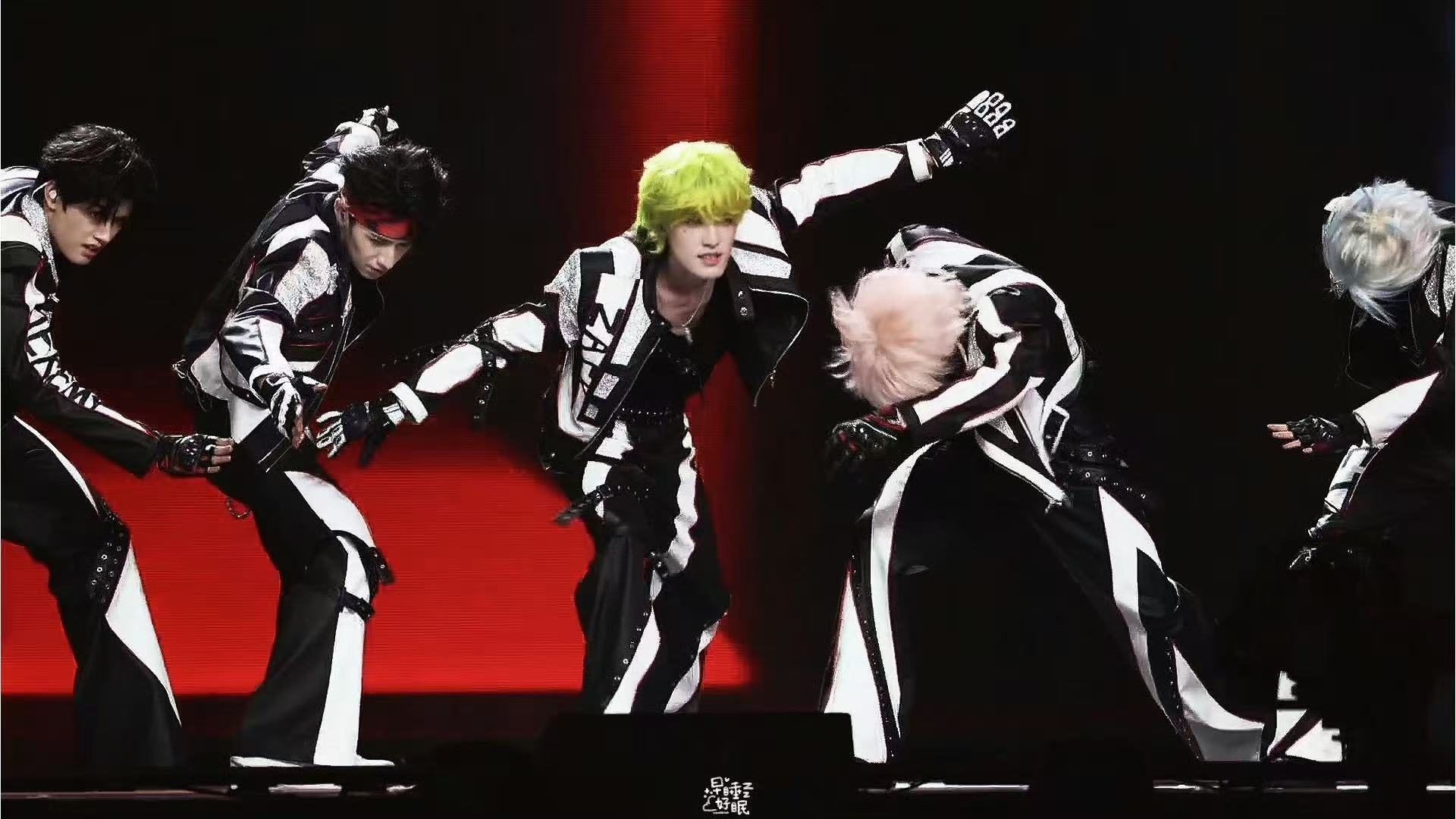 张泽禹竹叶青张泽禹蛇塑 张泽禹蛇塑，完全是竹叶青，给到一个夯 