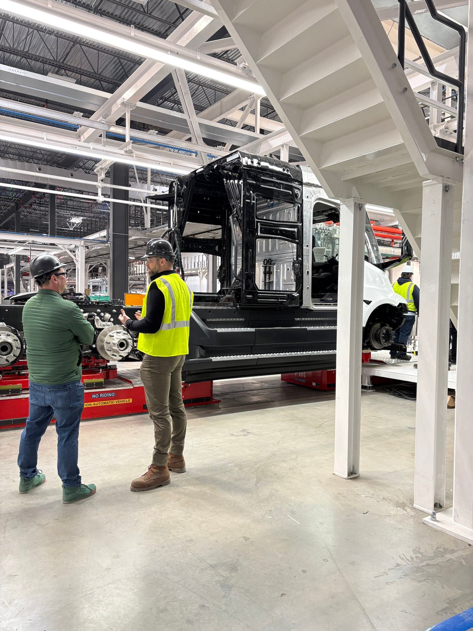 特斯拉Semi生产线新照片 