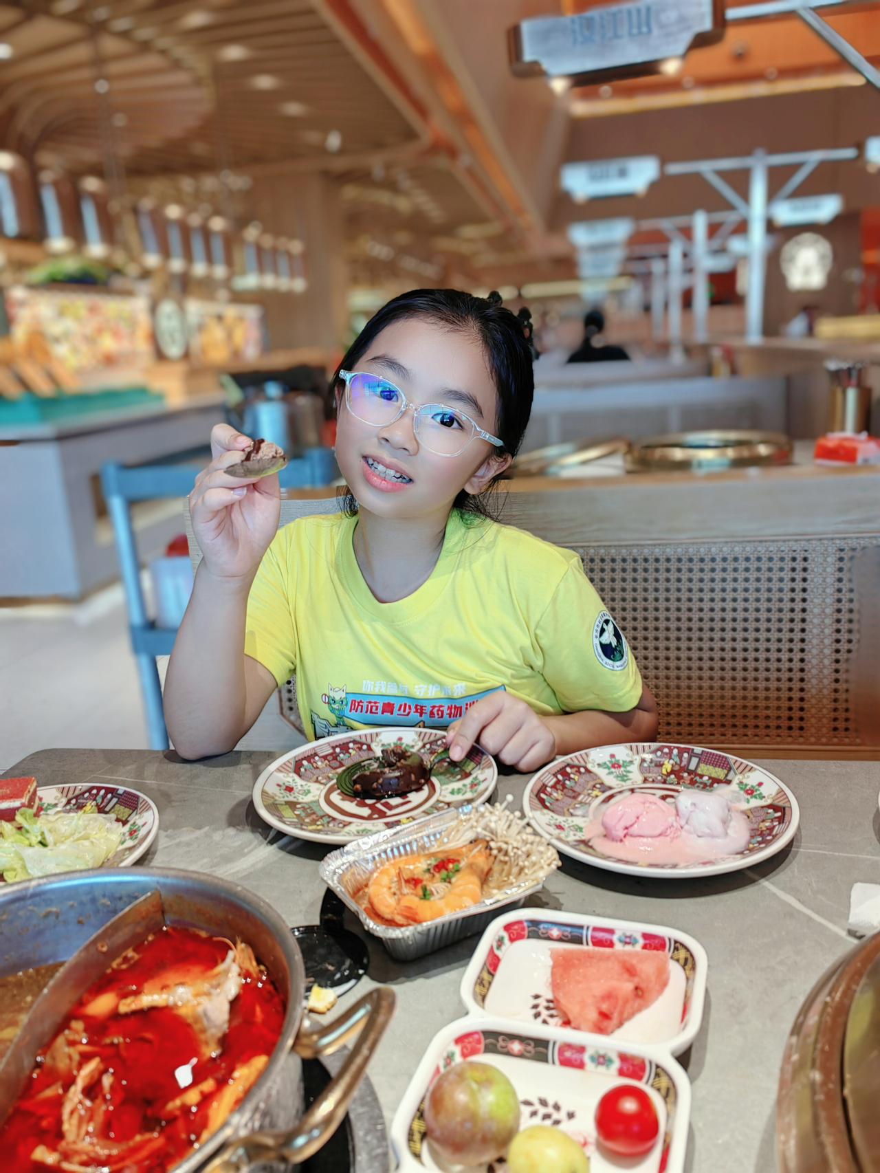 母女俩的饕餮小“食”光[笑]
​
​我尽顾着剥生蚝了[捂脸]
​