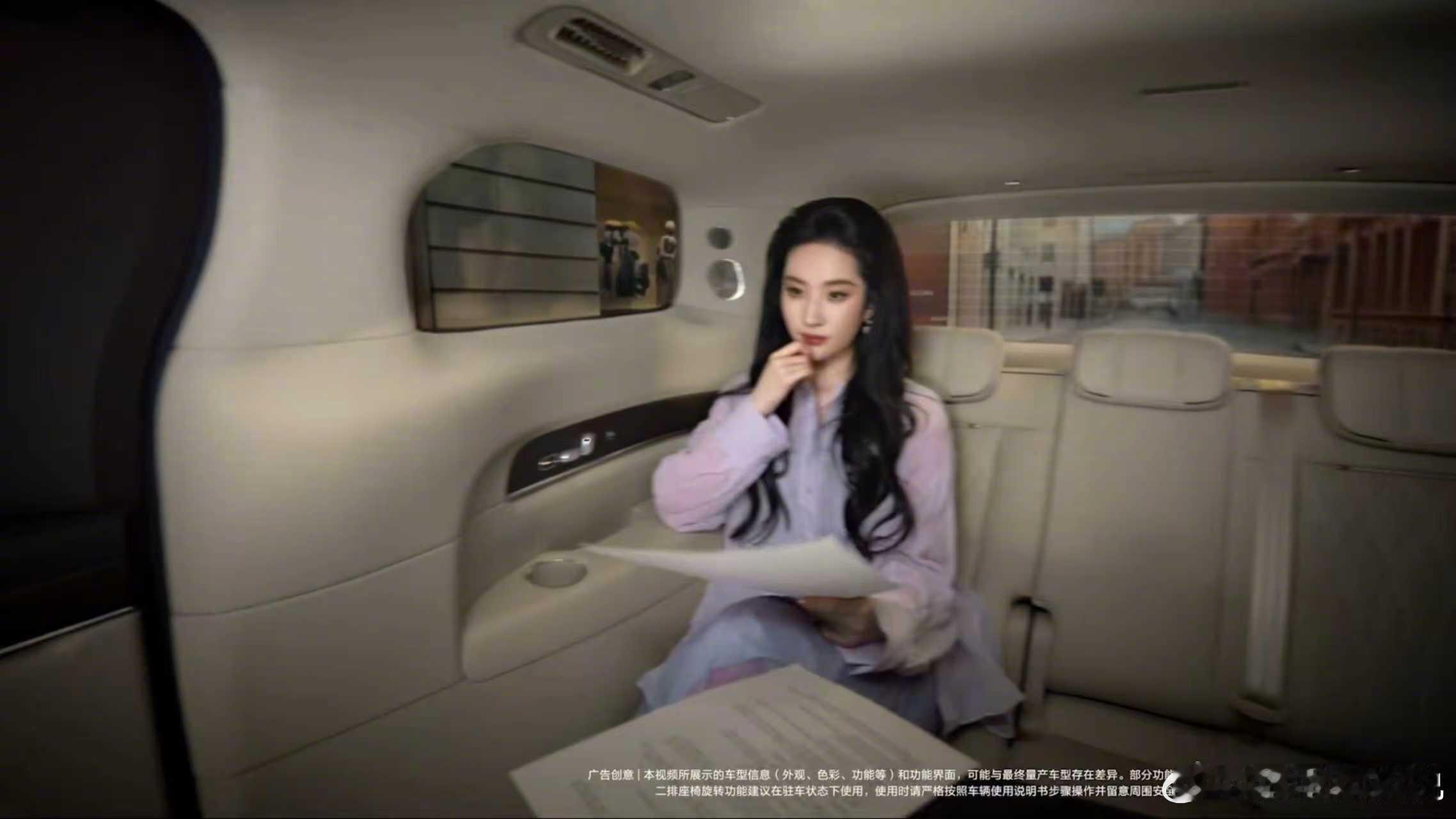 余承东曝智界V9本月上市 这个功能有点子适合我哎，出行的时候就可以这样坐在上面和