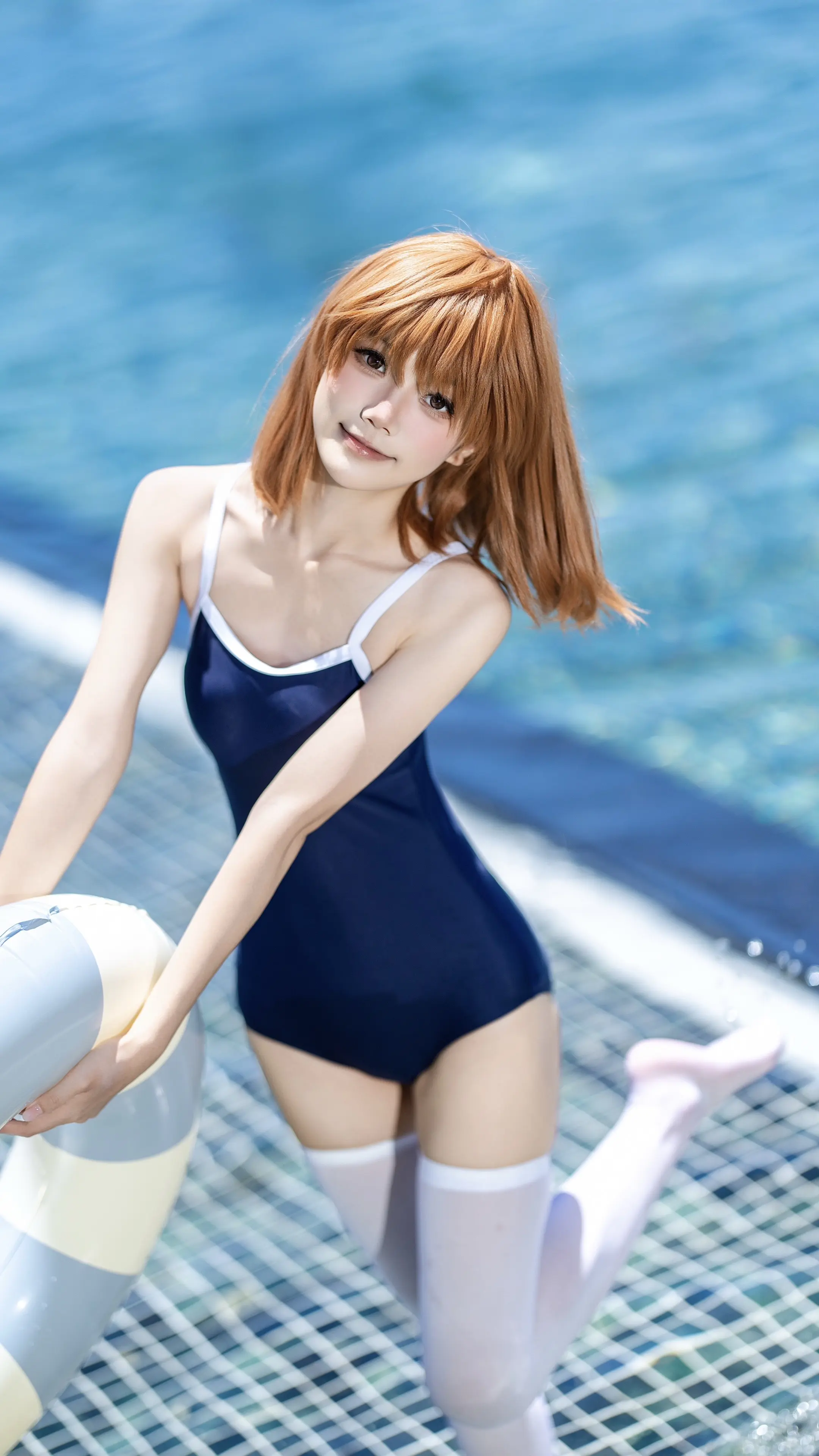 泳池死库水。