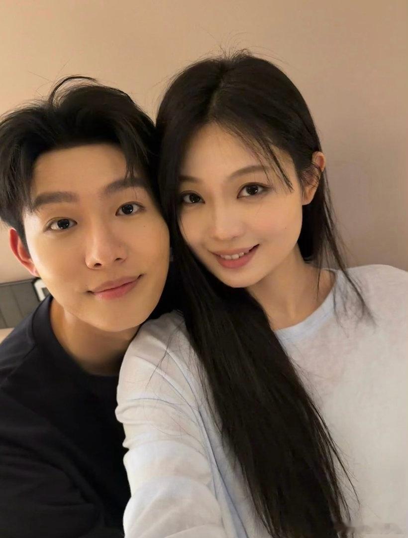 恋综男主赵牧辰官宣恋情，女友是蒋蒋，两人在一起两年左右，感情很稳定呀赵牧辰 心动