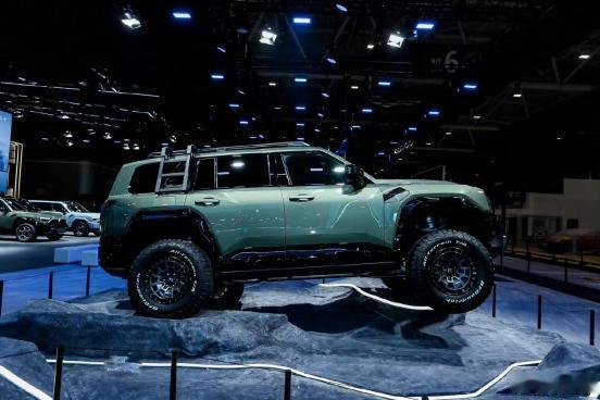 12月19日，一个具有象征意义的画面定格：华为智能汽车解决方案BU CEO靳玉志