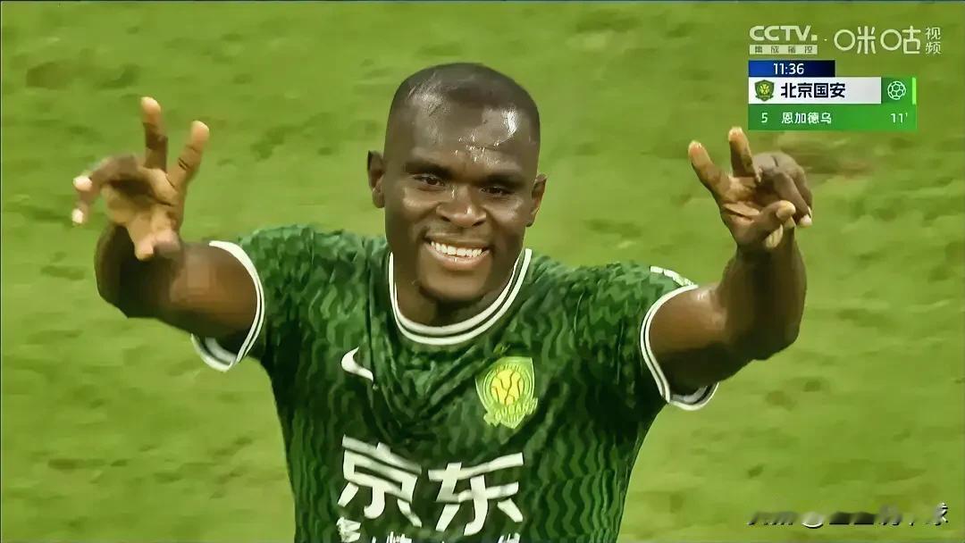 太可笑！国安1:0申花，我居然发现三个可笑的事实：
1. 势在必得的申花队竟然让