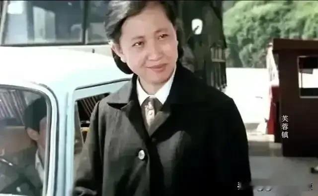 看特殊时期的电影，让人最气愤的不是黑白颠倒、人性扭曲，好人遭殃、无辜伤害，而是投