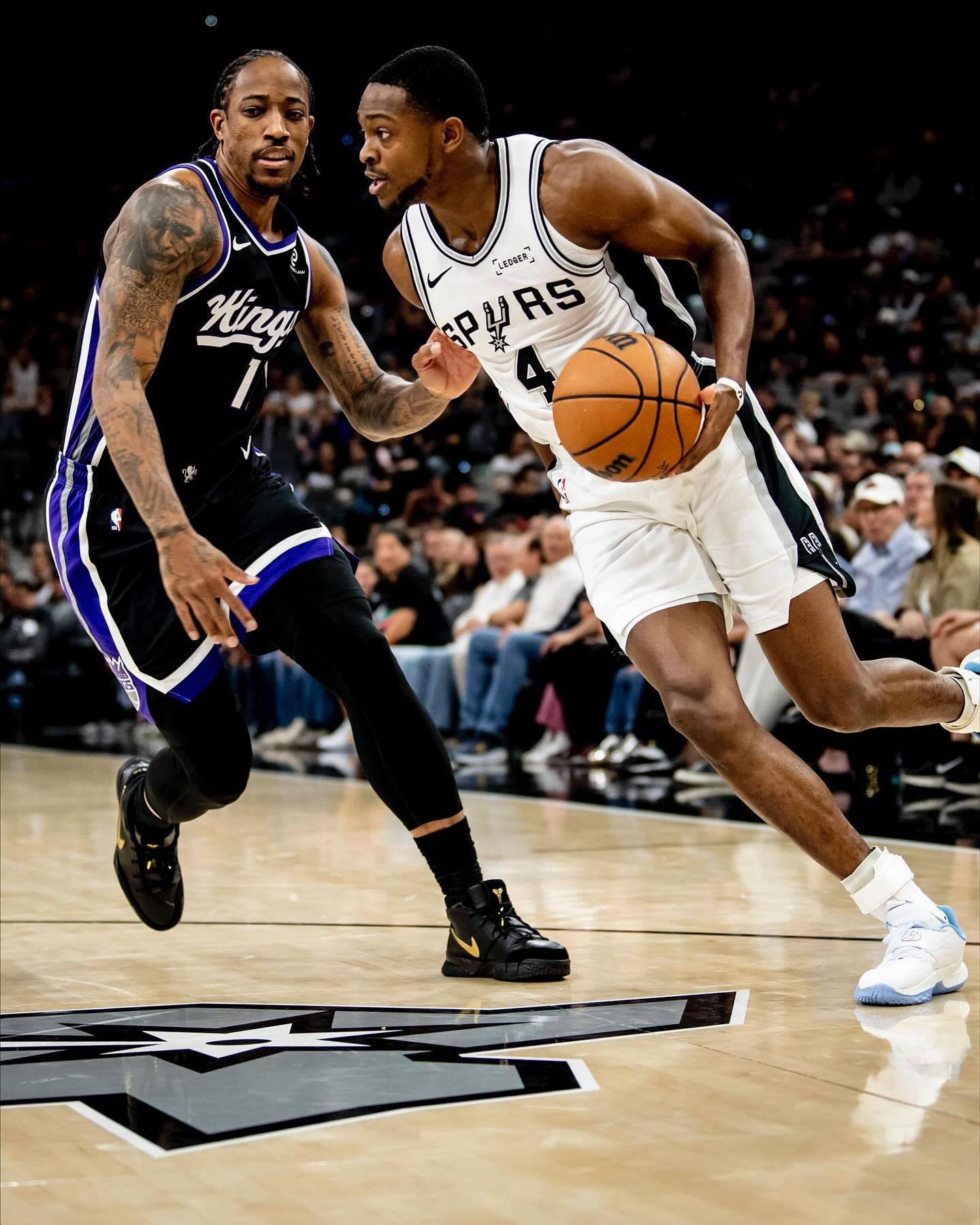 📸马刺官方分享今日比赛的赛场照：“一场酣畅淋漓的大胜”