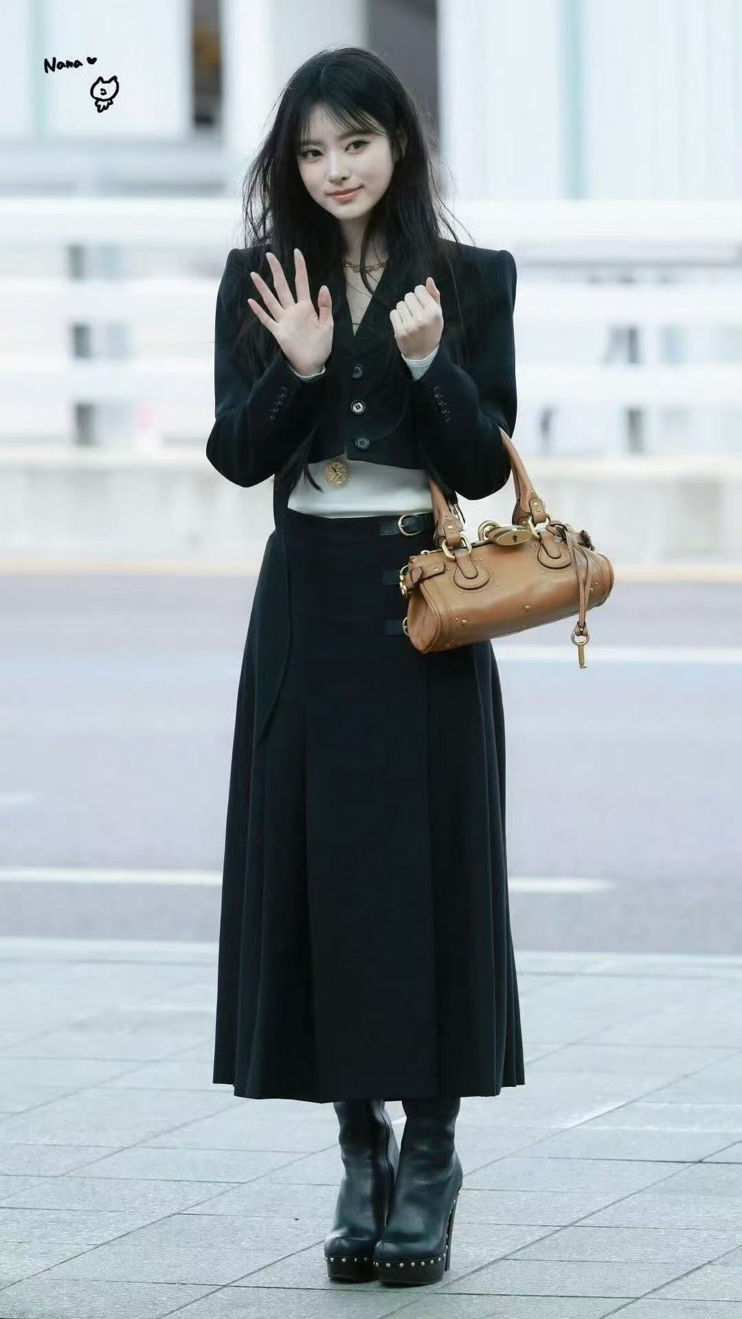 ANNA巴黎时装周出发ANNA巴黎出发 MEOVV 的ANNA今天出发巴黎时装周