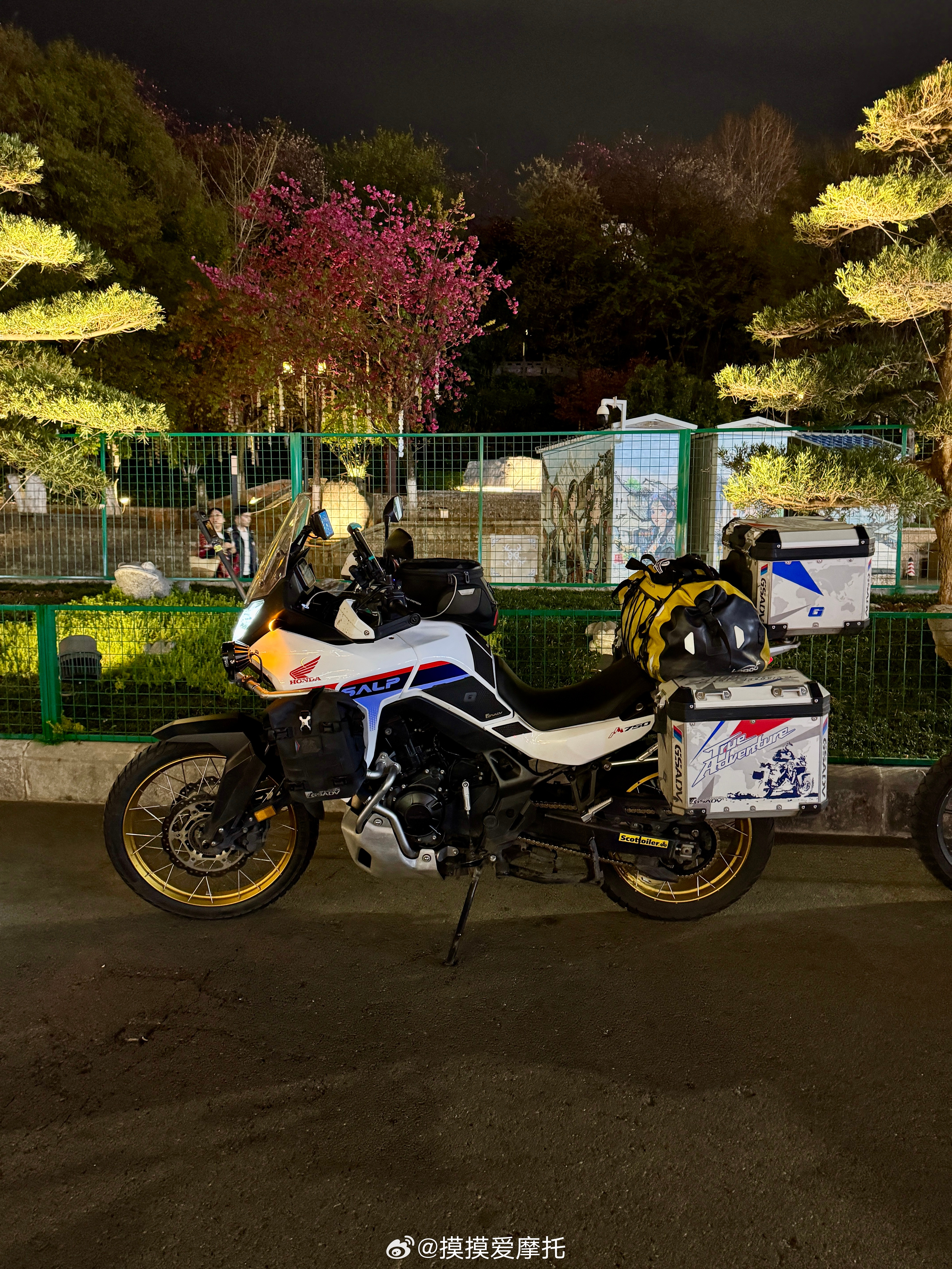 和摸摸去摩旅 应该没人这样从成都到丽江吧！还路愿的走法😃，XL750和丽江还挺