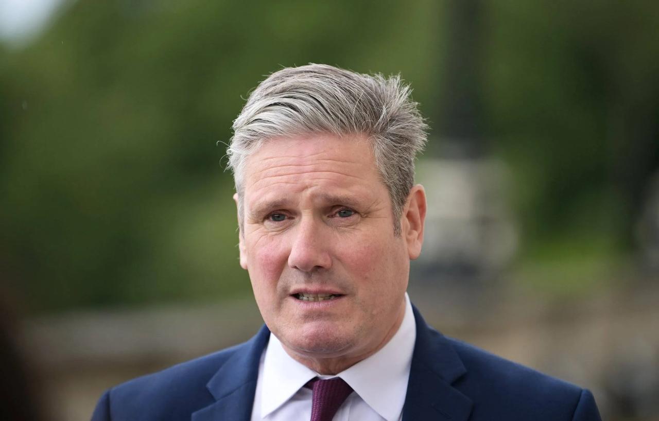 英国前首相约翰逊曾称，中国至少一百年内都无法超过美国，而这归功于英国。当时英国前