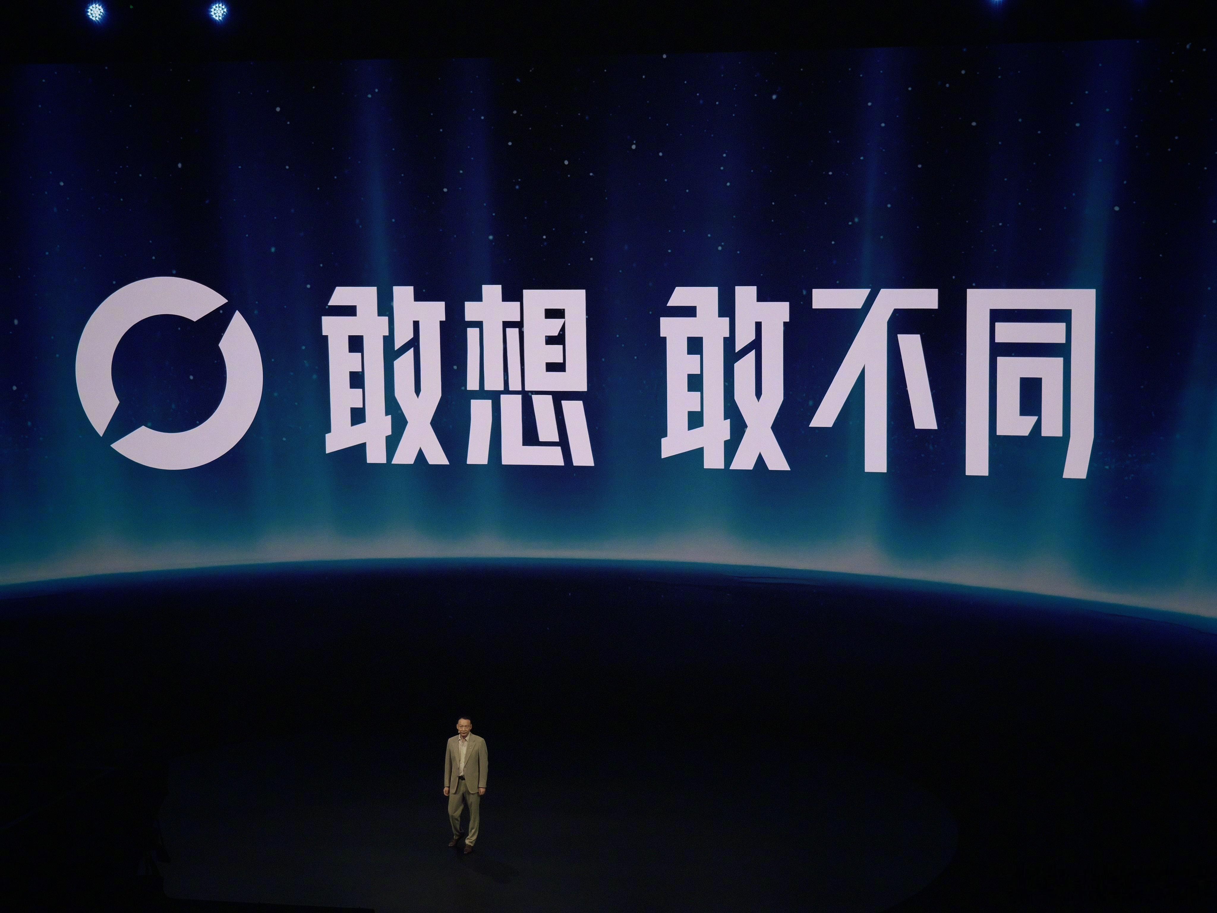 来参加荣耀Robot Phone发布会。来猜个价格，选三个最早猜对起步价格的评论