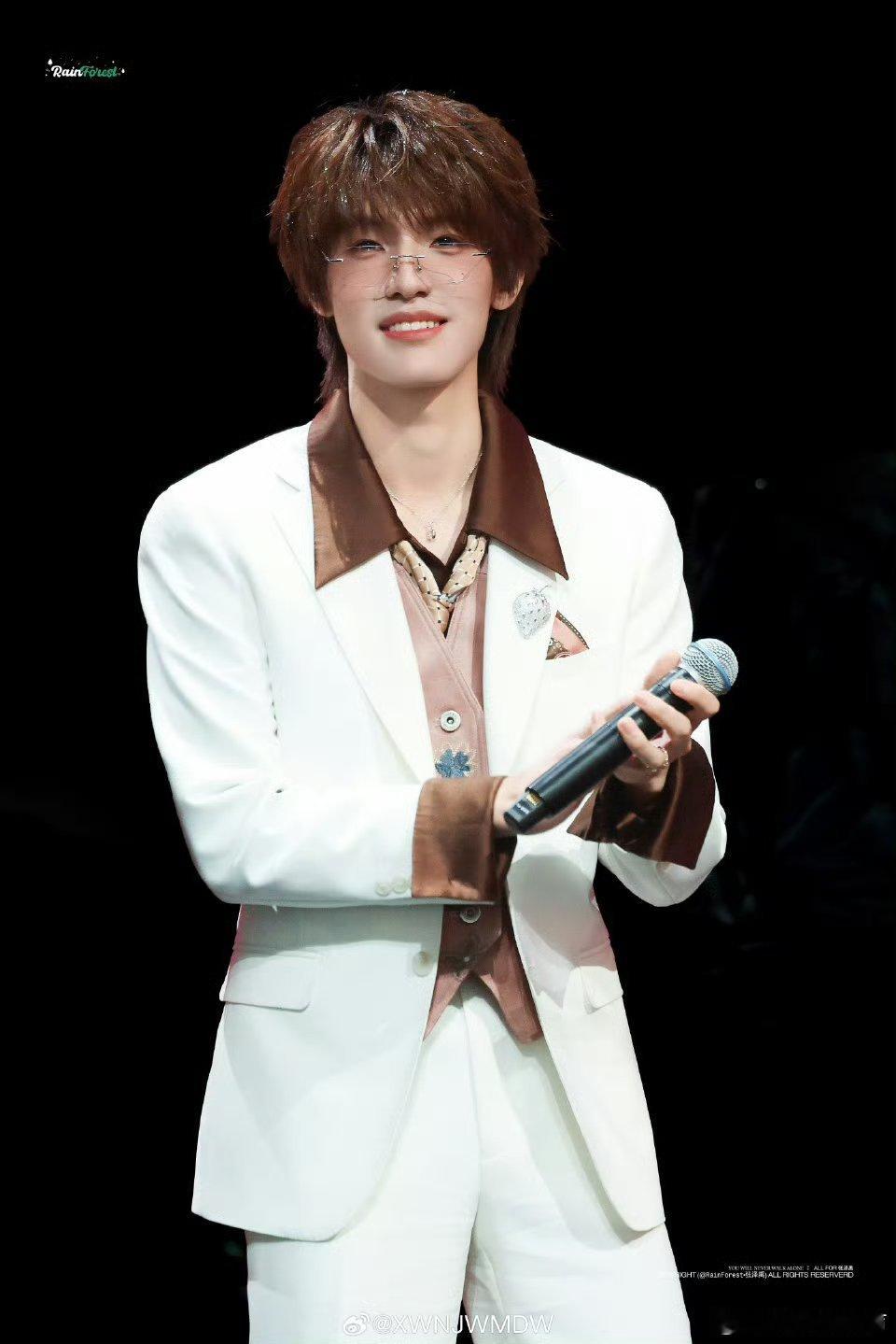 张泽禹给大家做个霉豆腐新春快乐持续营业，小雪宝萌趣又可爱，霉豆腐制作藏着生活小惊