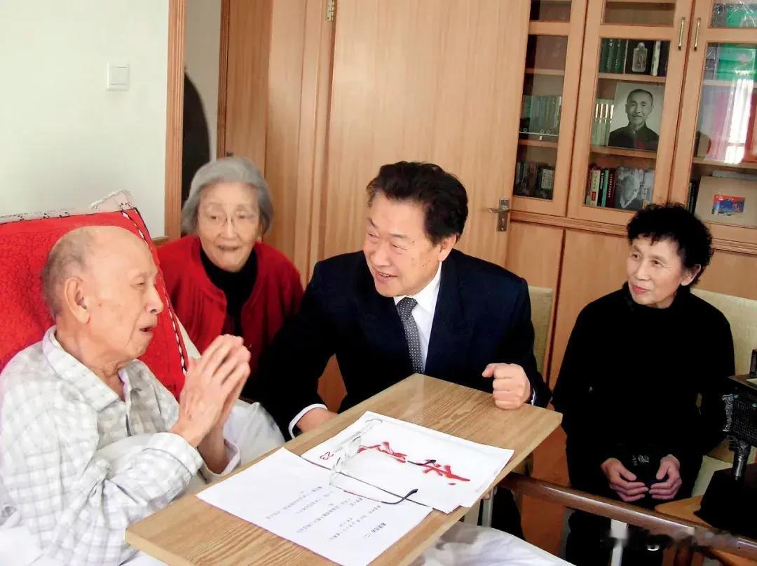 他是钱学森力推的“接班人”，也是钱老临终前还挂在嘴边的人。当美国、俄罗斯试射洲际