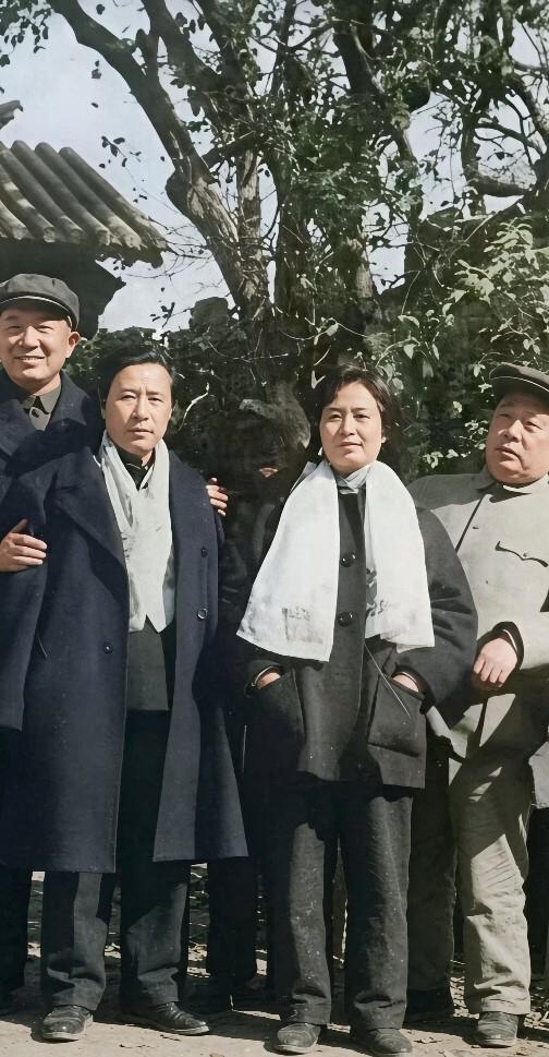1961年陈毅罗瑞卿夫妇珍贵同框。